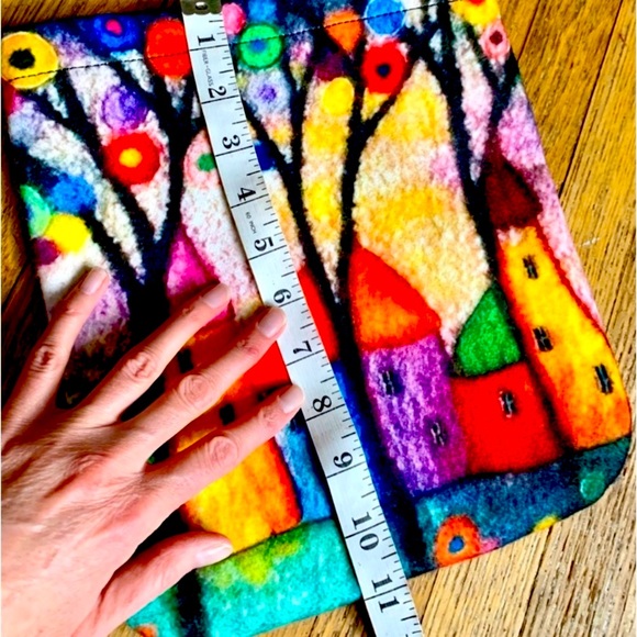 Sweetest! Brand New ‘Little Magic Light Neighbourhood’ Art Gallery Purse ❤️💜⭐️ - Picture 9 of 11